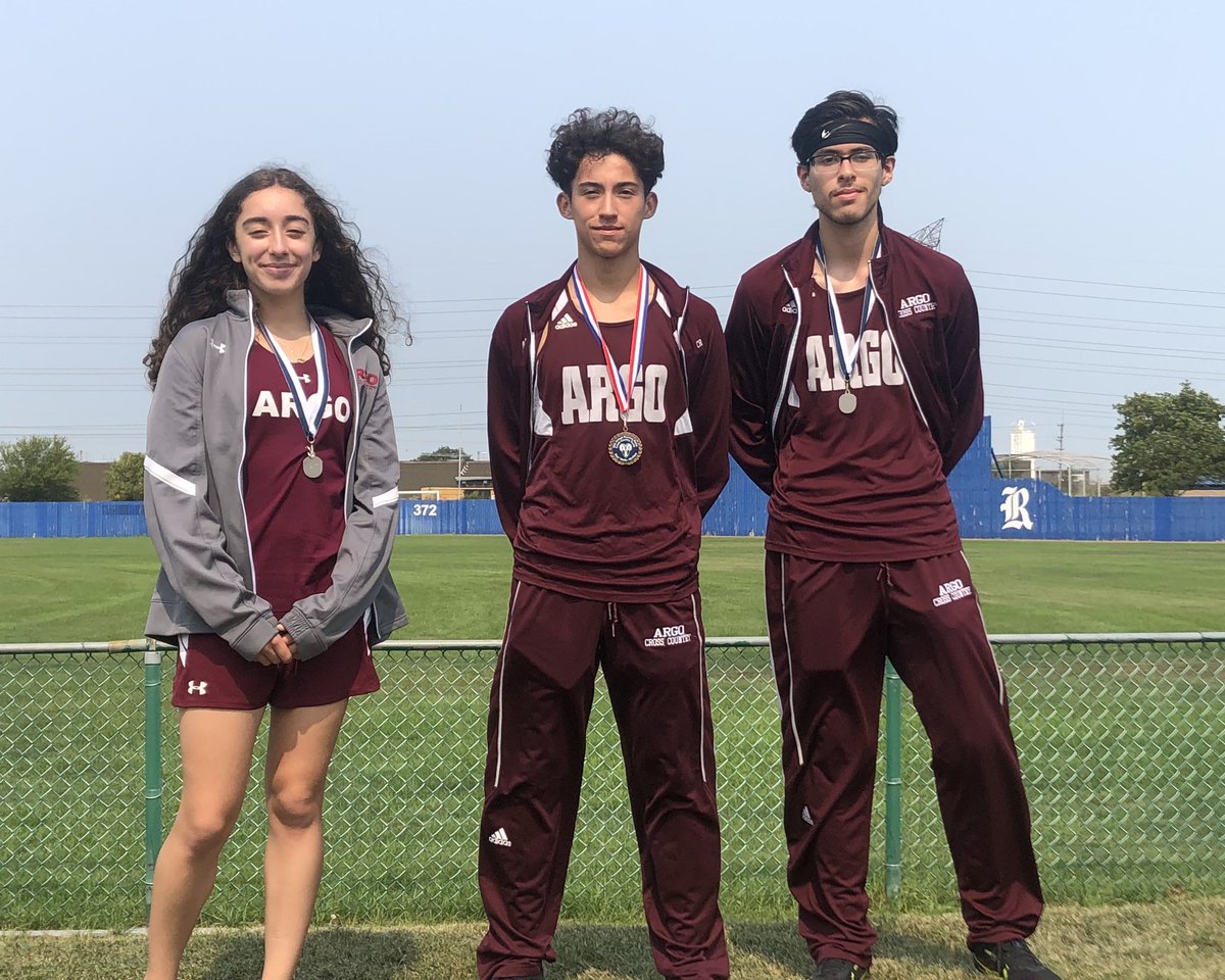 argohs217's tweet photo. Argo Cross Country medalists from the Reavis Invitational on Saturday.  Congratulations! #argocc https://t.co/bCK824SPrh