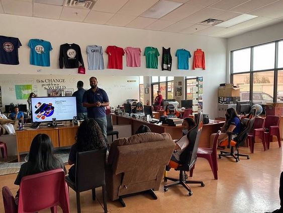 leverage_lv's tweet image. On Tue, Sept 14th from 6pm - 11pm Leaders in Training (LIT) is partnering with Psi Seminars who is hosting a home renovation show.  The event is a fundraiser that will help LIT upgrade their location. Read more here 👇

prlog.org/12884580-leade…