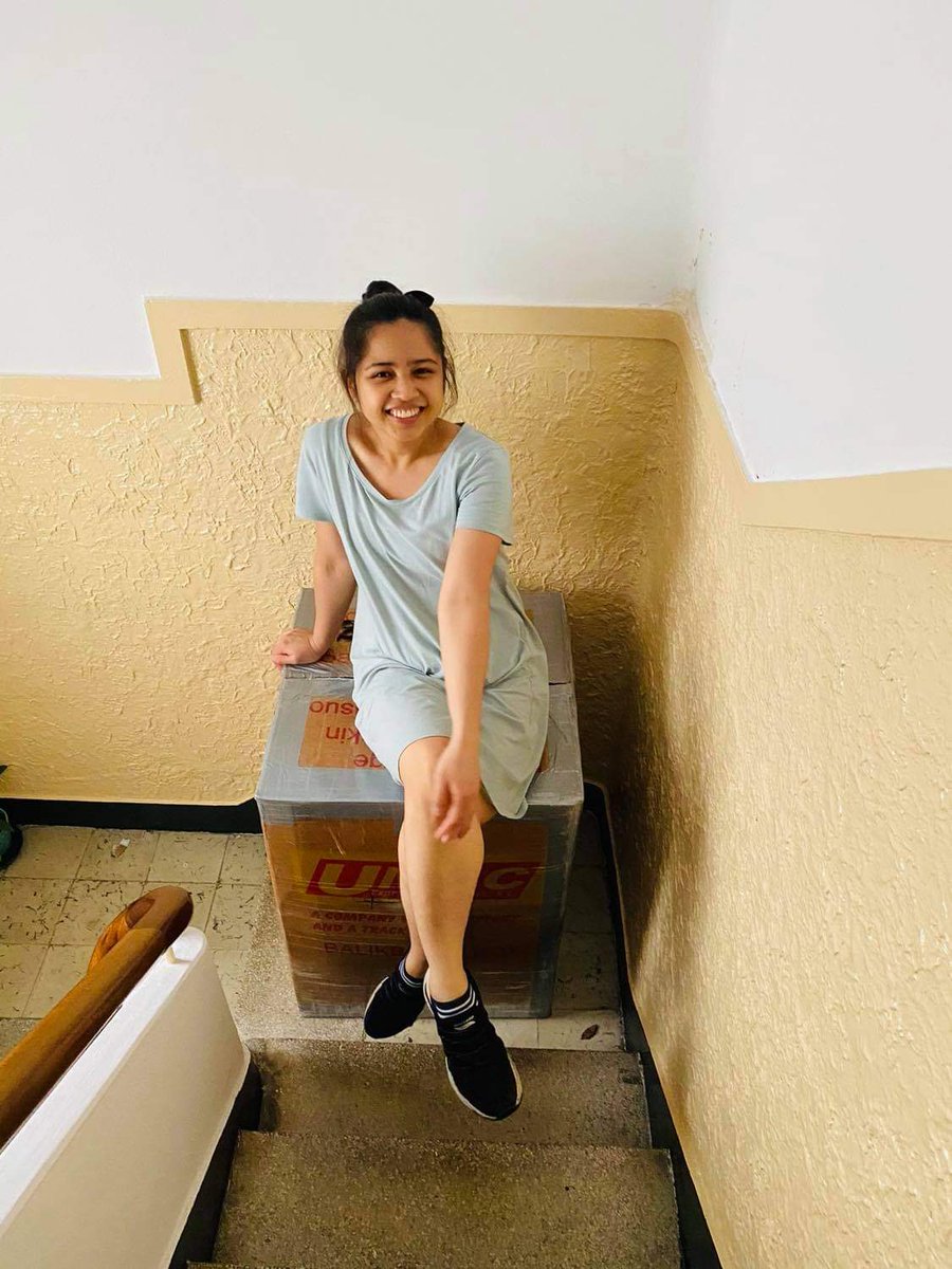 LizSalonga's tweet photo. Ay box muna mauuna sa Pinas matatagal pa ako e! I hope next yr. https://t.co/wQWy0Pok0Y