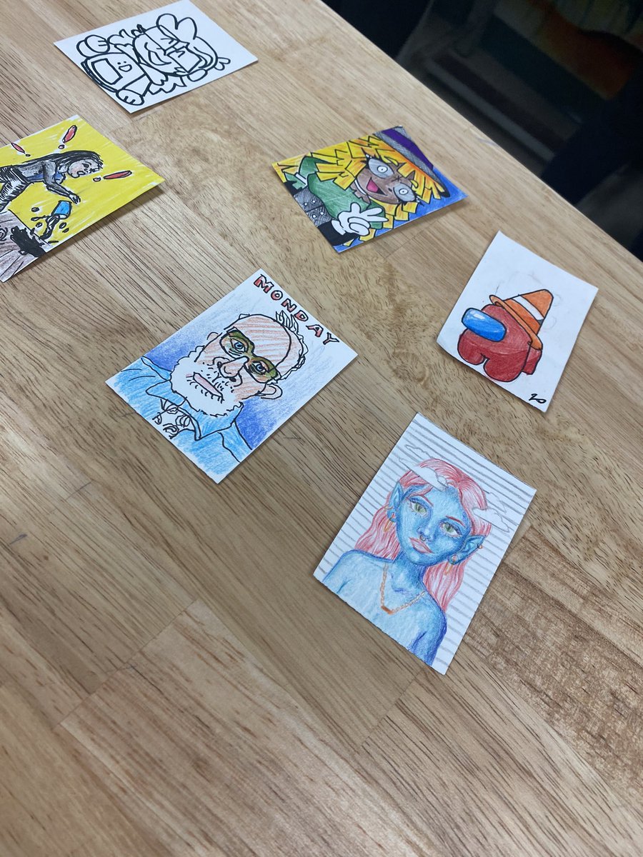 NikkiRoweArt's tweet photo. Warrior art students proudly holding their sketchbooks. 🎨 Get a glimpse of their doodle of the day! #DrawYourAvatar @Rowe006 @mcallenfinearts @misdvisualarts @FranklinStev3 https://t.co/3QowD4WbQf