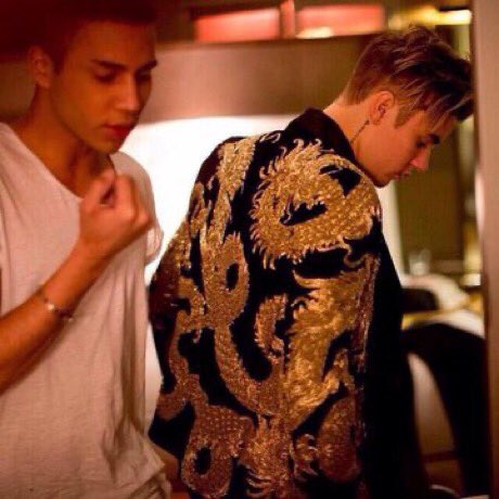 everbaldwin's tweet photo. nenhum homem ainda pra superar justin bieber no met gala de 2015  #MetGala2021 https://t.co/SNKT75QOQK