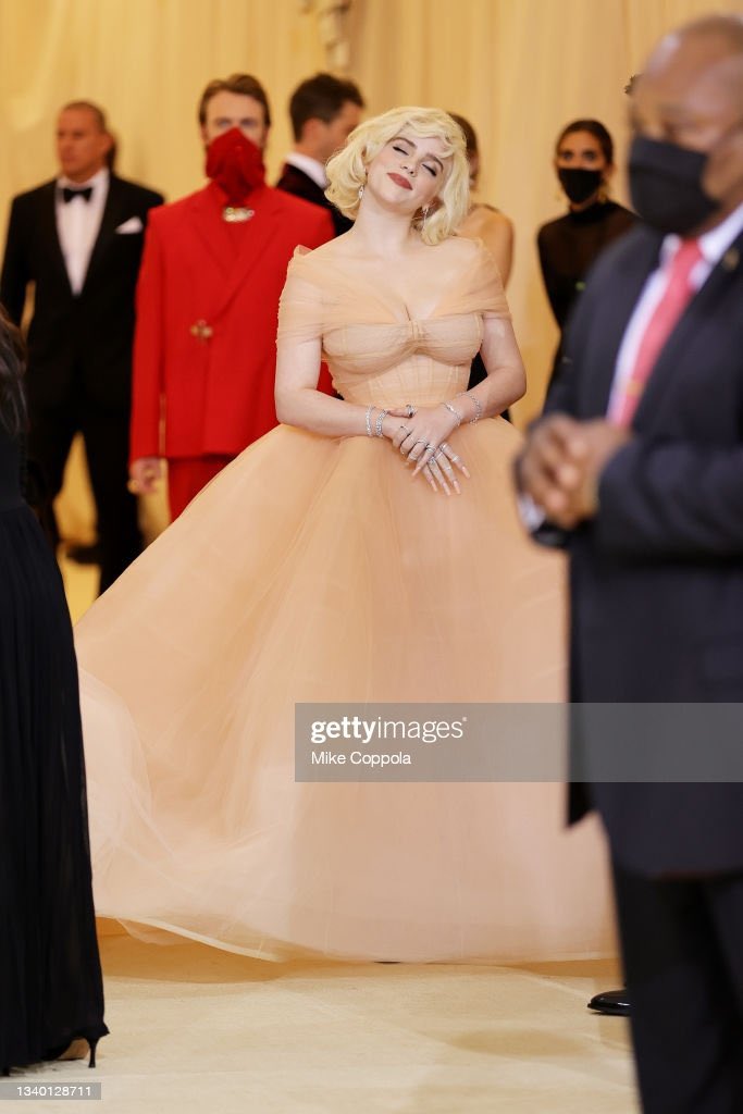Look at her!!! #MetGala