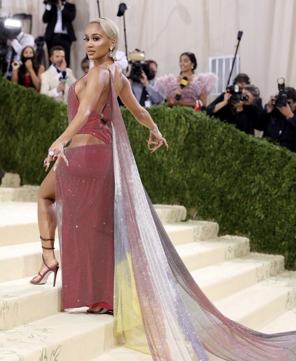 curatedit_'s tweet photo. Saweetie at the 2021 #MetGala #MetGala2021 https://t.co/8GQiTTIiqz