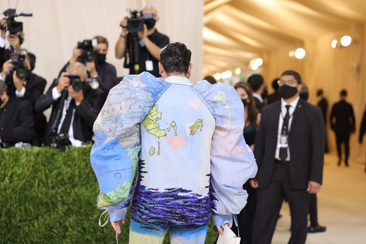 twinklresources's tweet photo. Geography, but make it fashion #MetGala #edutwitter https://t.co/EChuQRNHIQ