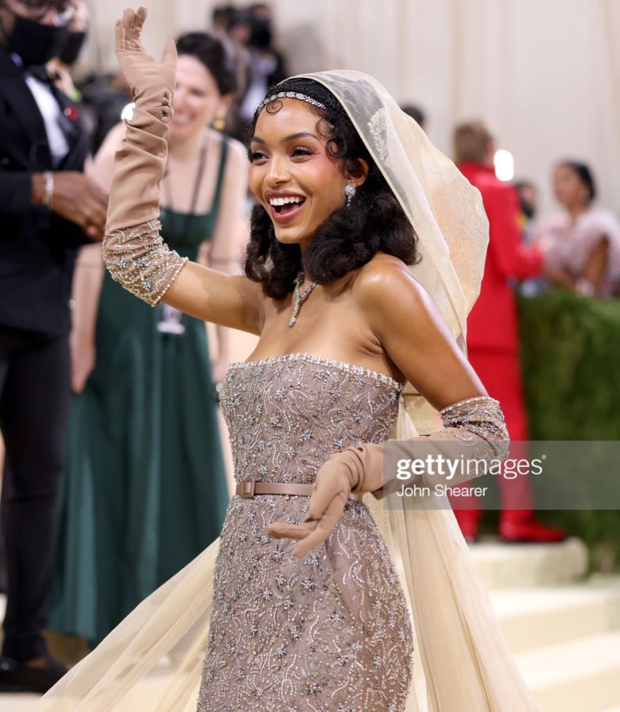 A real life princess!! #MetGala