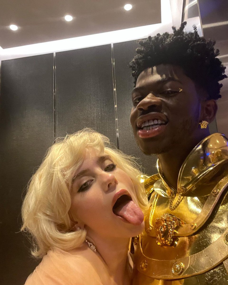 hourly billie (@eiiishours) on Twitter photo 