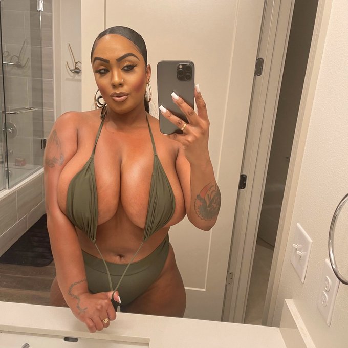 Who&rsquo;s up ? 👀 https://t.co/NW85viVuT5  #dallas #texas #olive #monday https://t.co/UlM7EPoD1B<a href="/tag/dallas"class="tags">#dallas</a><a href="/tag/texas"class="tags"><span>#texas</span></a><a href="/tag/monday"class="tags"><span>#monday</span></a><a href="/tag/olive"class="tags"><span>#olive</span></a>