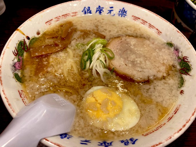 仕事で銀座に来たので元楽でラーメンと肉ごはんセット。オーソドックスなラーメンの味を脳が求めていたのでピンズドでした。 