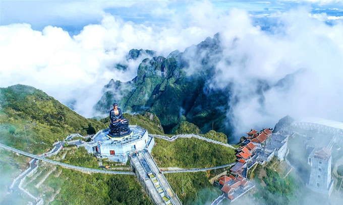 vietmountains's tweet photo. Vietnam’s tallest mountain acquires a spiritual dimension
The age-old notion of gleaning wisdom from a learned one atop a mountain finds expression in Fansipan’s magnificent pagoda complex.
https://t.co/3SDjJ0H68J
#vietmountains #nature #hiking #trekking https://t.co/iZWUijLWX4