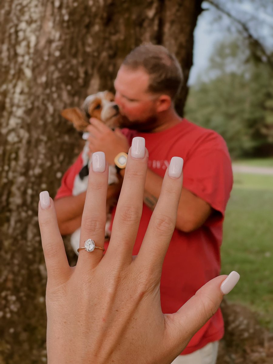 miranda_47's tweet photo. so many exciting things have happened in the past week: we got engaged, our son became a service dog, and shoot got a new doormat that he’s embarrassed of! crazy things are happening 🤪 https://t.co/swjRznhNrg