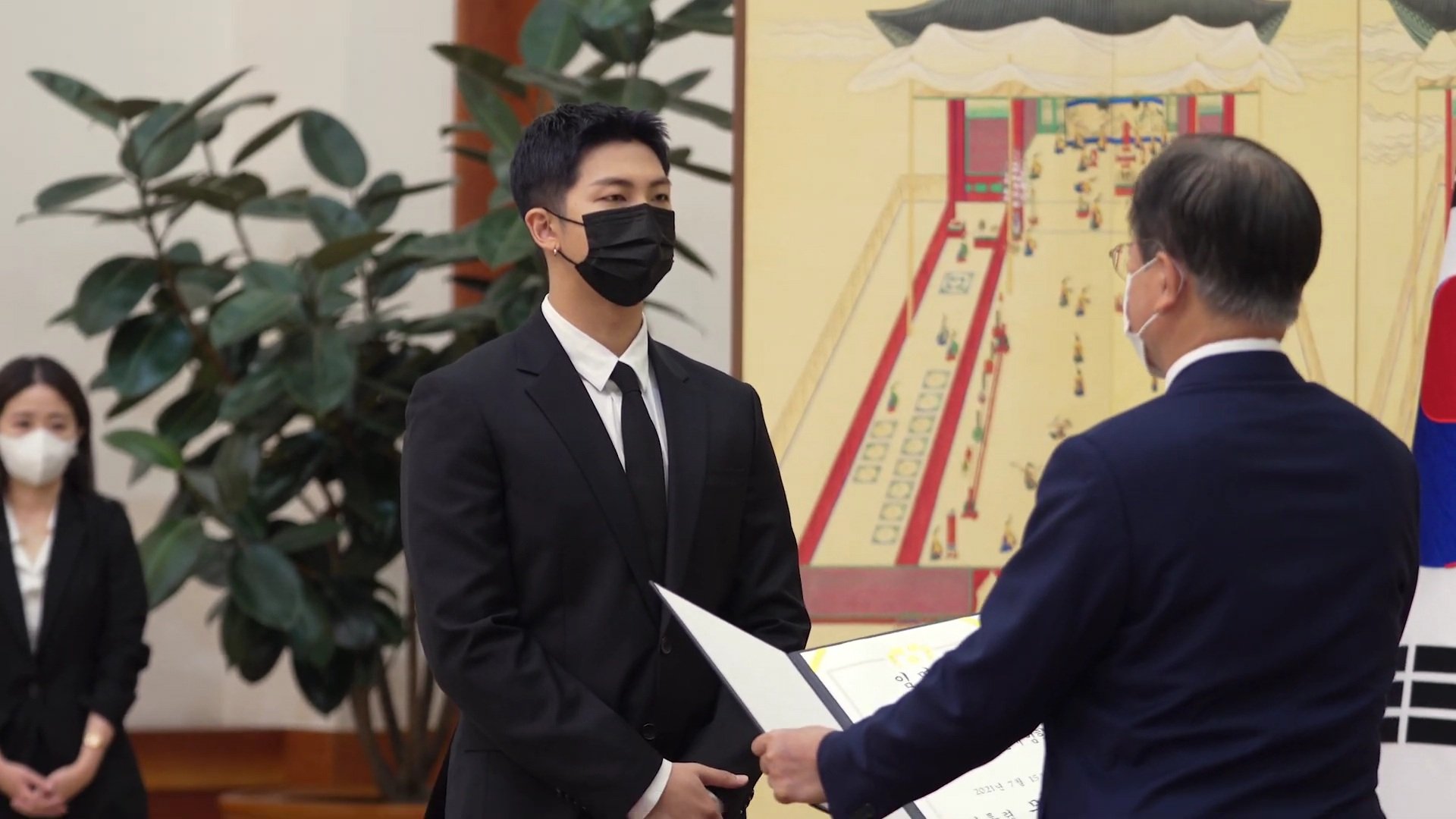 E_N9YNBUUAA3A8b?format=jpg&name=large