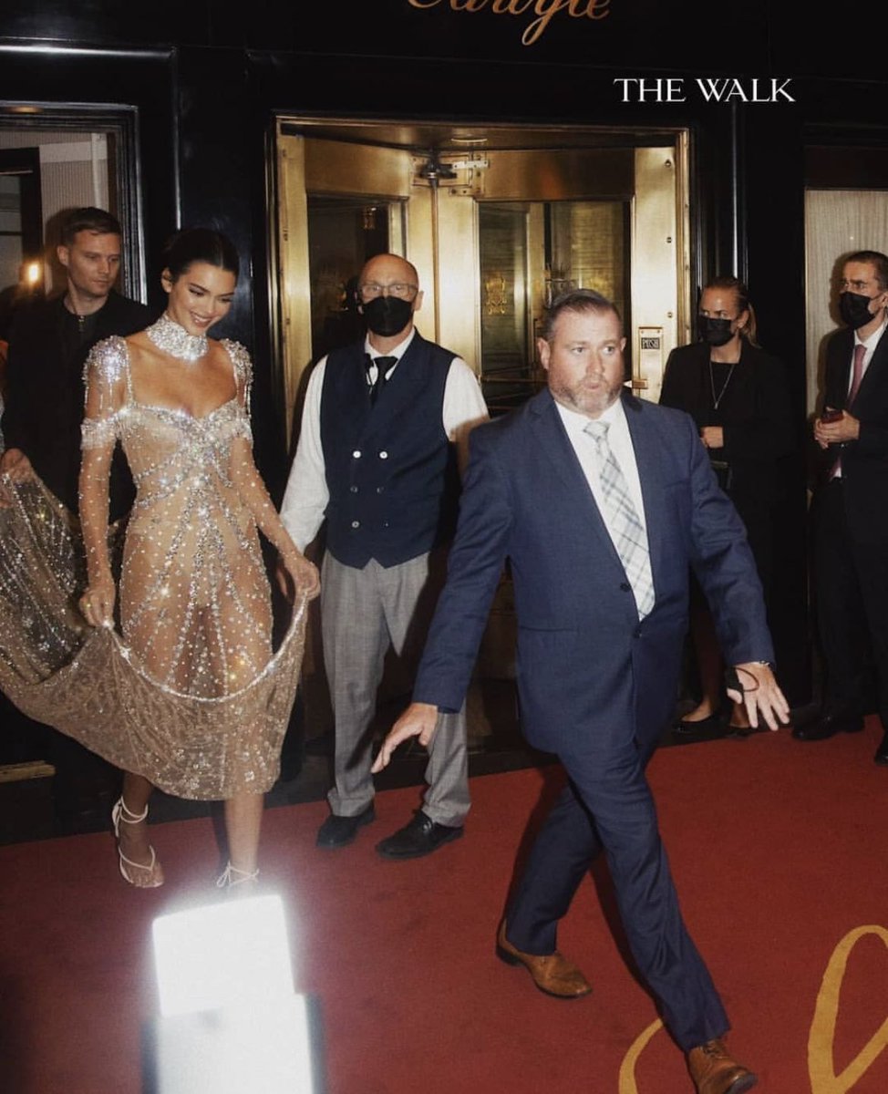bellasdaught's tweet photo. eu nem gosto da kendall jenner mas sinceramente, o melhor look dela no met gala, entregou demais, um dos melhores da noite mulher https://t.co/uHaitoFOXK