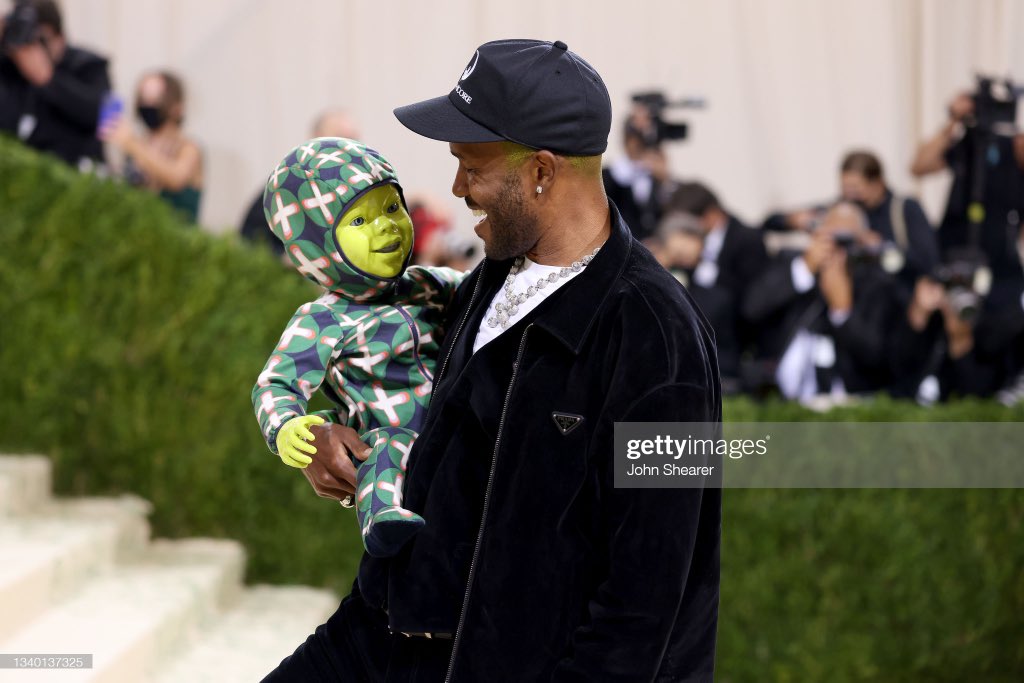 MMMVICTIMS's tweet photo. Frank Ocean is looking good at the #MetGala #MetGala2021 https://t.co/axD4wms9L7