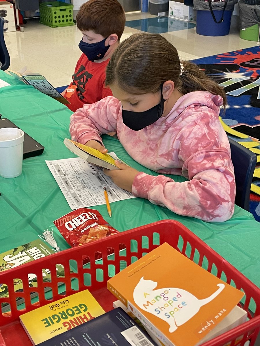 ClassPhillips1's tweet photo. Book Tasting for our fiction book clubs today! #celearns https://t.co/GatCUiBt7a