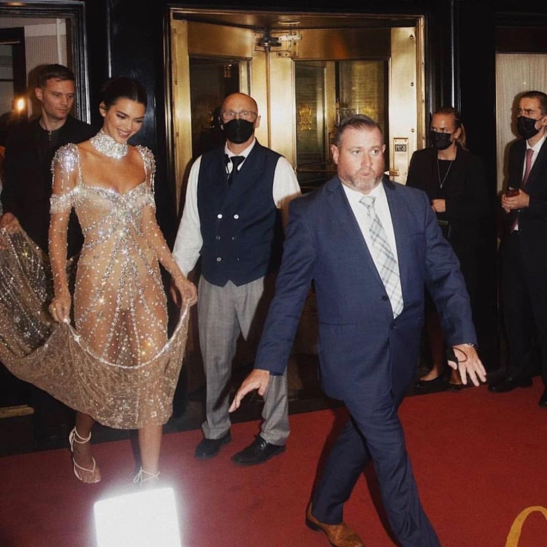 y28jxdn's tweet image. ela não sai de casa para brincar não  #MetGala2021