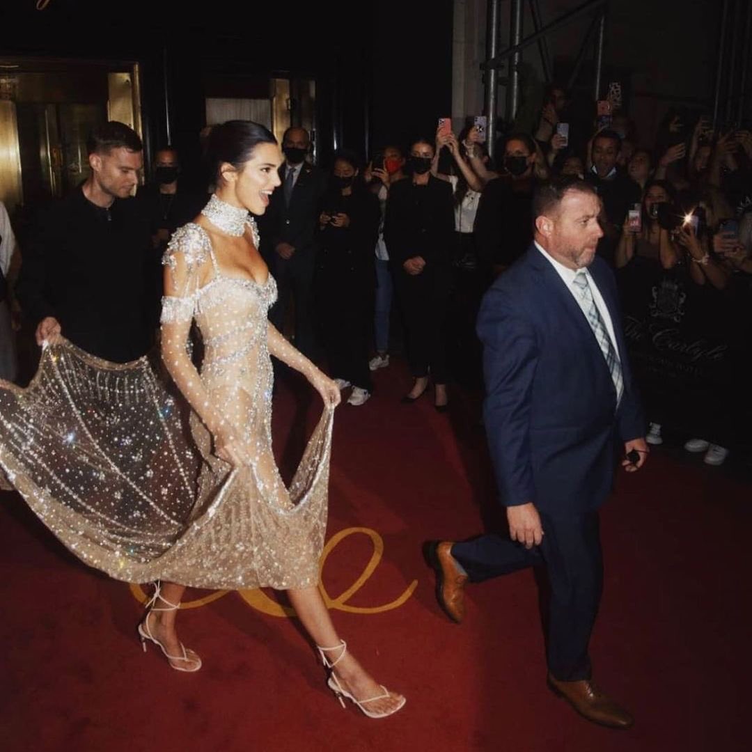y28jxdn's tweet image. ela não sai de casa para brincar não  #MetGala2021