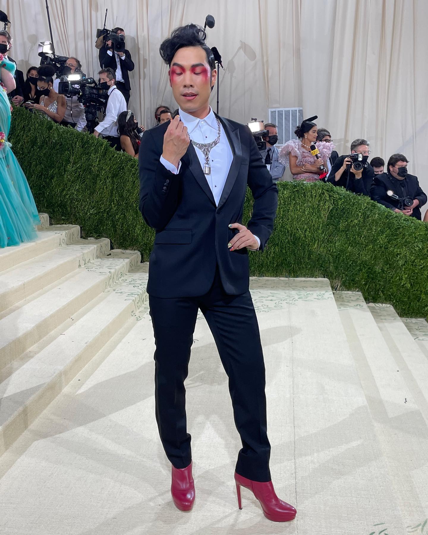 Arriba 37+ imagen eugene lee yang met gala