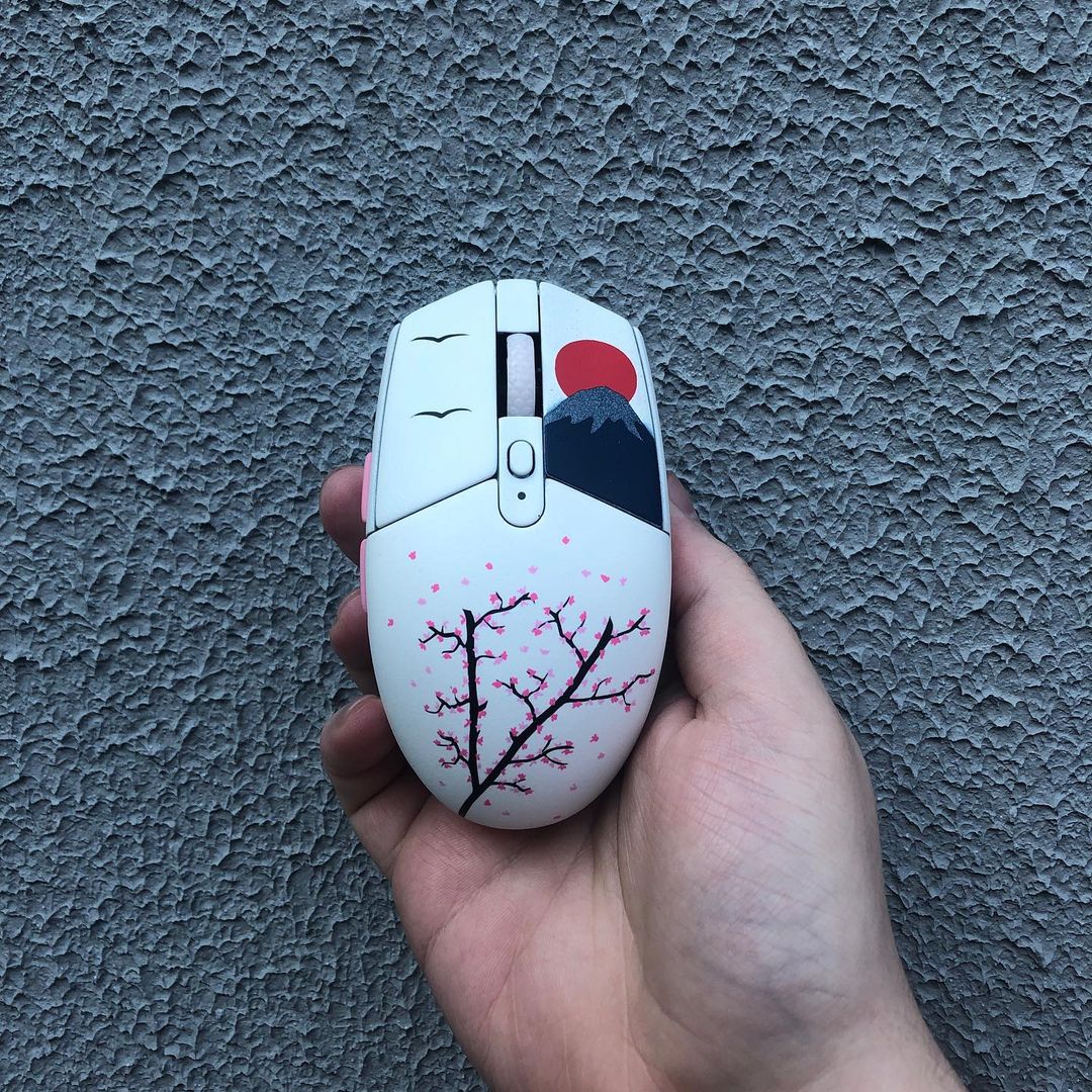 🌸 Bloom to your full potential with the G305!

What theme would you want for a custom mouse? 📸 <a href="/Lightzicustoms/">Lightzicustoms</a>