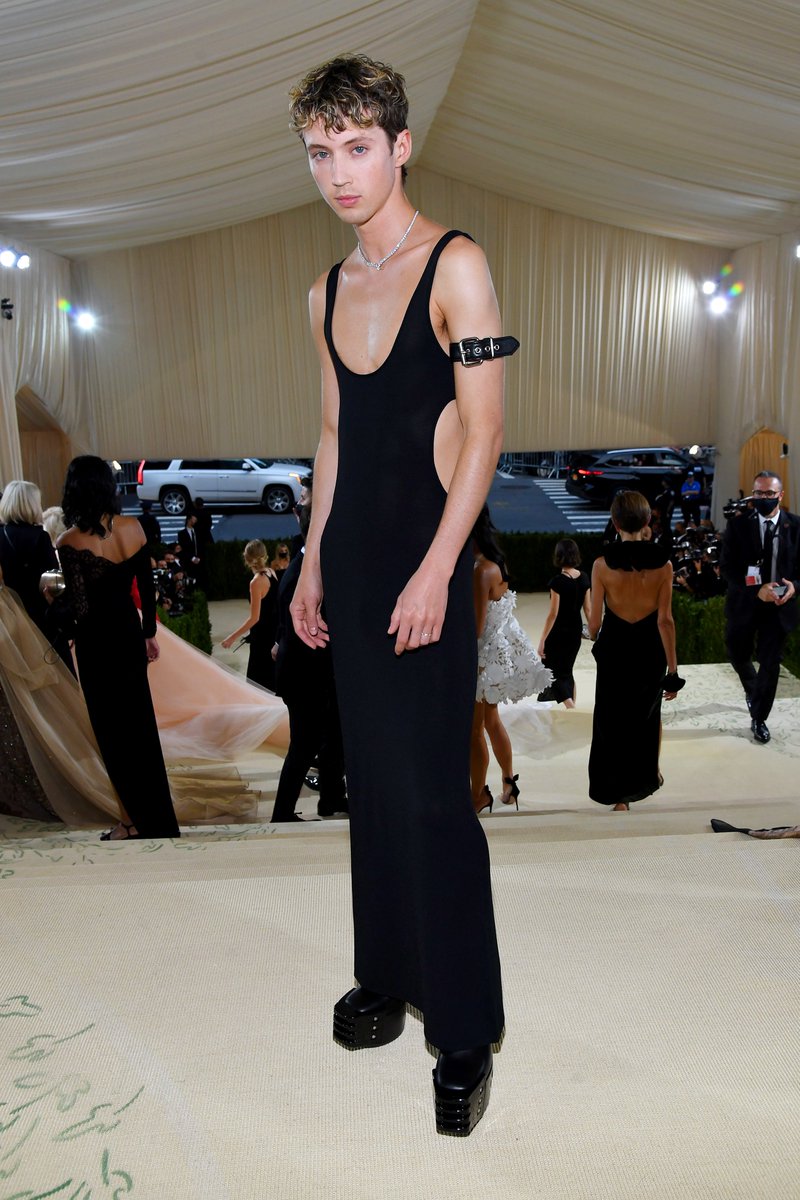 frontrowjp's tweet photo. #メットガラ 

麗しきトロイ・シヴァン。

#MetGala2021 #MetGala https://t.co/zztIoTT3Zq