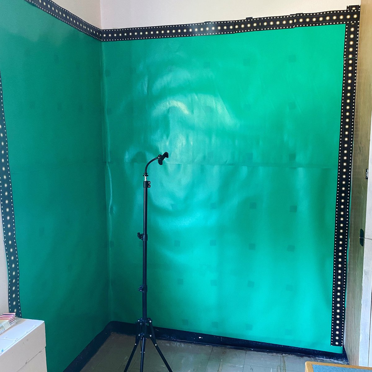 whhs_tech's tweet photo. The green screen corner is coming along nicely for our #VideoProduction class!!! 🎥🎬🍿 Stay tuned! 🎟 https://t.co/ZY4r5lo1WY