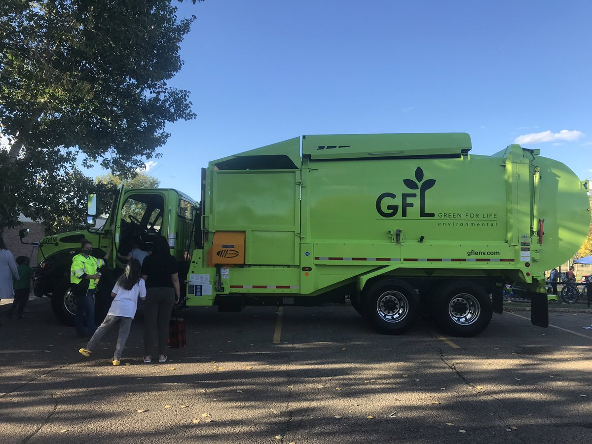 robertparks247's tweet photo. Awesome turnout at #Trashfest here in #ShPk this evening! https://t.co/yCu0Hj4wNd