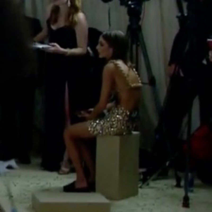 younglexapro's tweet image. me waiting for rihanna to show up #MetGala