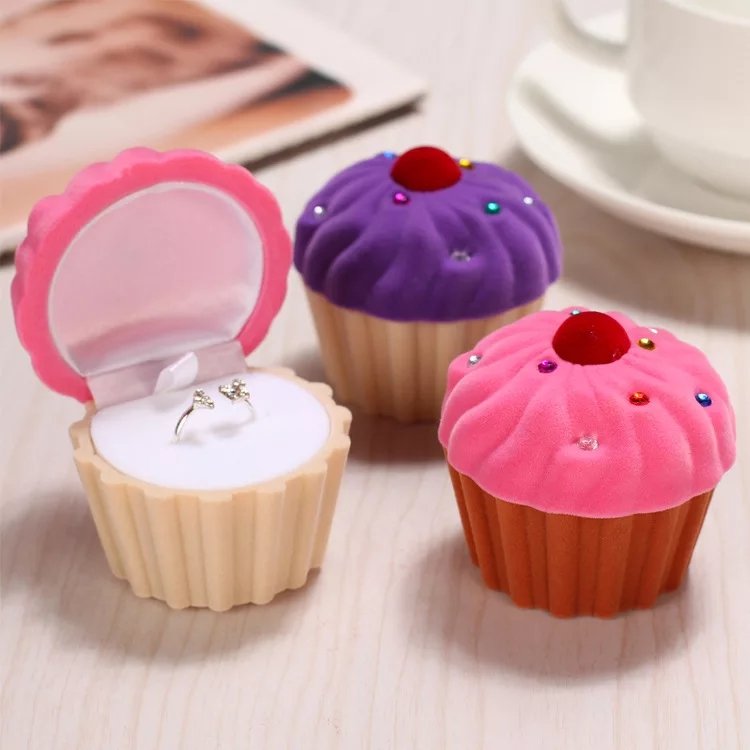 ruby_redsky's tweet image. Unique cupcake ring box  #cupcake #muffin #ringbox #earrings #ring
 #valentines 📎