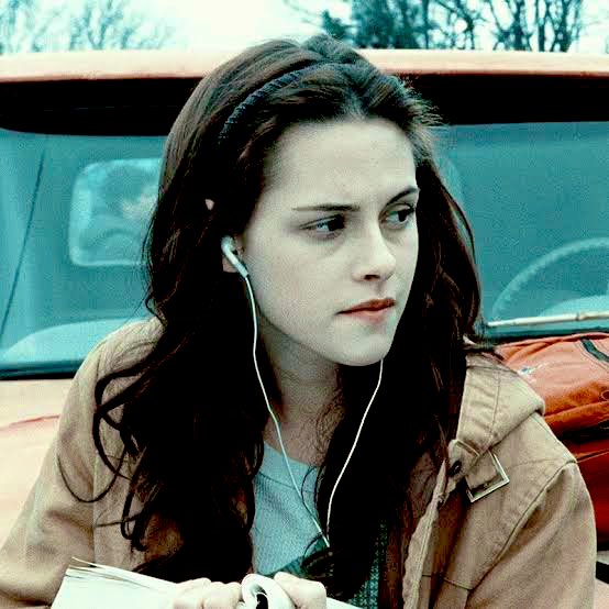 Happy birthday to bella swan,,, who would also flop at showing up to the met gala on theme i love u queen 