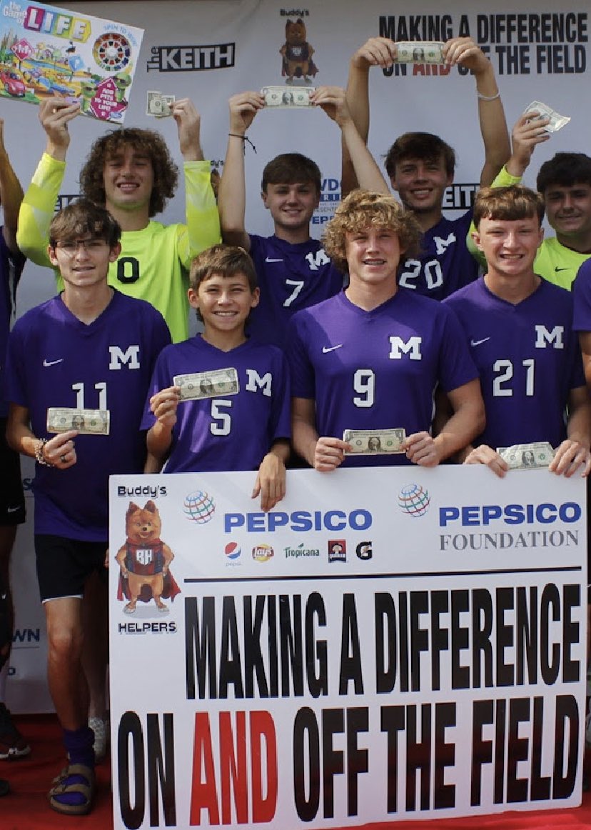 BuddysHELPERS's tweet photo. “One person can make a difference, and everyone should try.” 

That’s what #IHSA student athletes from city &amp; suburbs of #Chicago #Rockford &amp; #Belleville were doing at #ShowdownSeries presented by @PepsiCo on Sun.

Rallying together off the field. Story: https://t.co/q1TjIX8bXl https://t.co/Q3tmSG2PHS