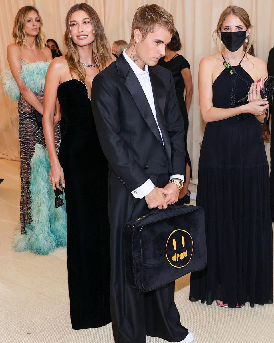 bieberfever's tweet photo. THE BIEBERS🖤 https://t.co/QxfFWnOQ42