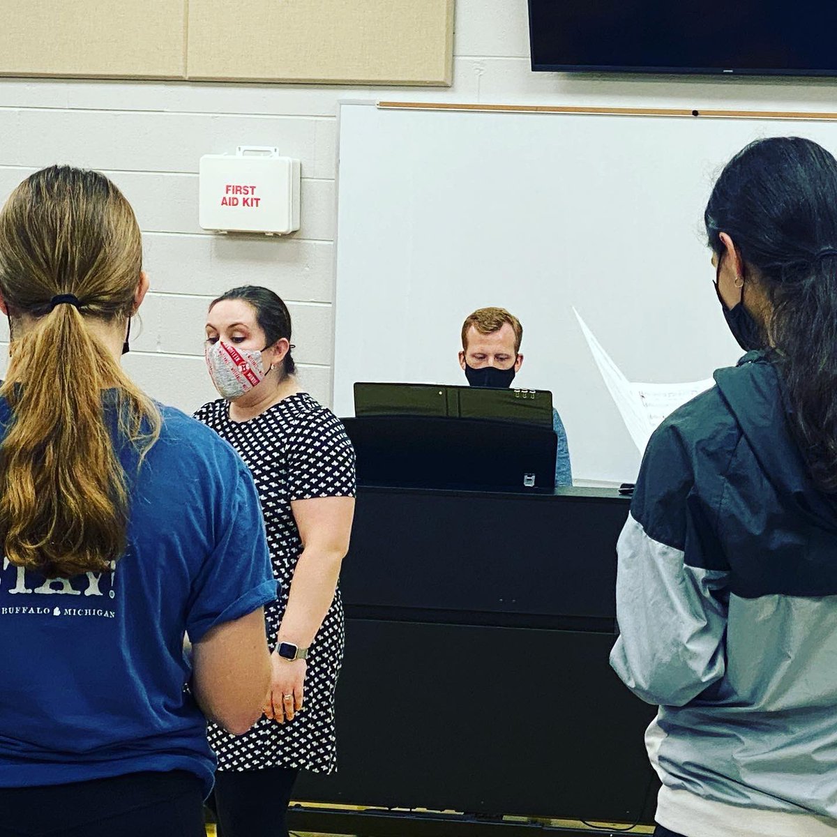 pccsings's tweet photo. So great to have Concert Choir back singing, chatting and having a great time. That is what Monday’s are for!! 🎶❤️🎶 #pccsings #concertchoir #singingwithfriends https://t.co/97KbZRwH4Q
