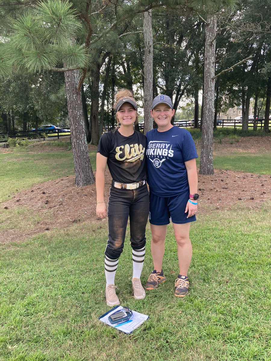 BoyetteKatelyn's tweet photo. I had an amazing time at the @BerrySoftball camp this weekend!! I absolutely loved it and got to work with my teammates @_emilystern and @laurencothern19! It was great to see my old highschool teammate @anna_jackson3! @LambertSftBall @LambertStrength @AP_Elite_Cooper https://t.co/lflKZ1cW8R