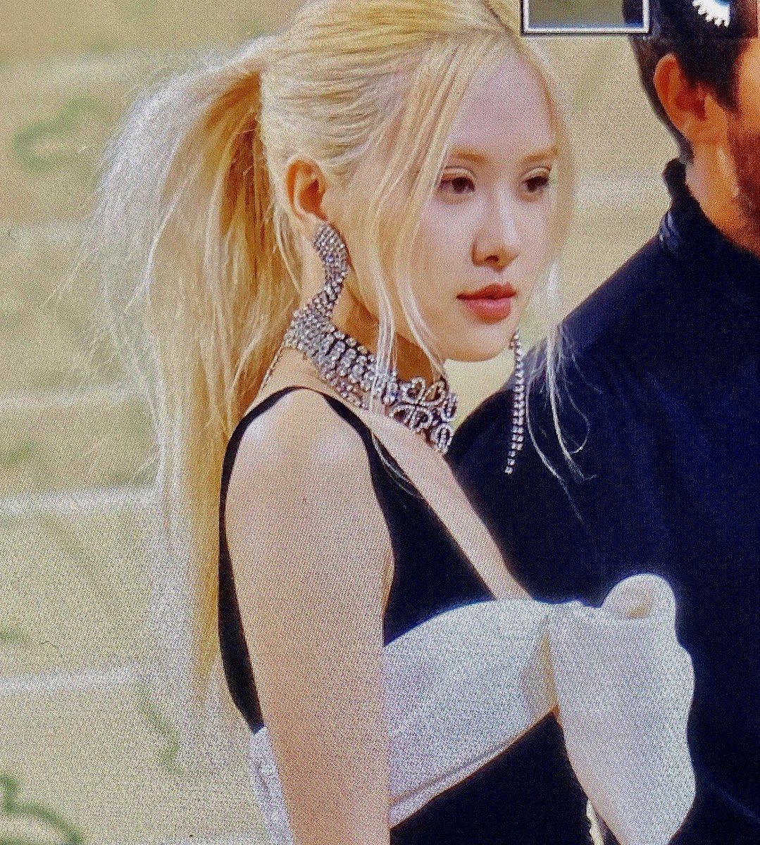 ℛ. (@rseblooms) on Twitter photo 