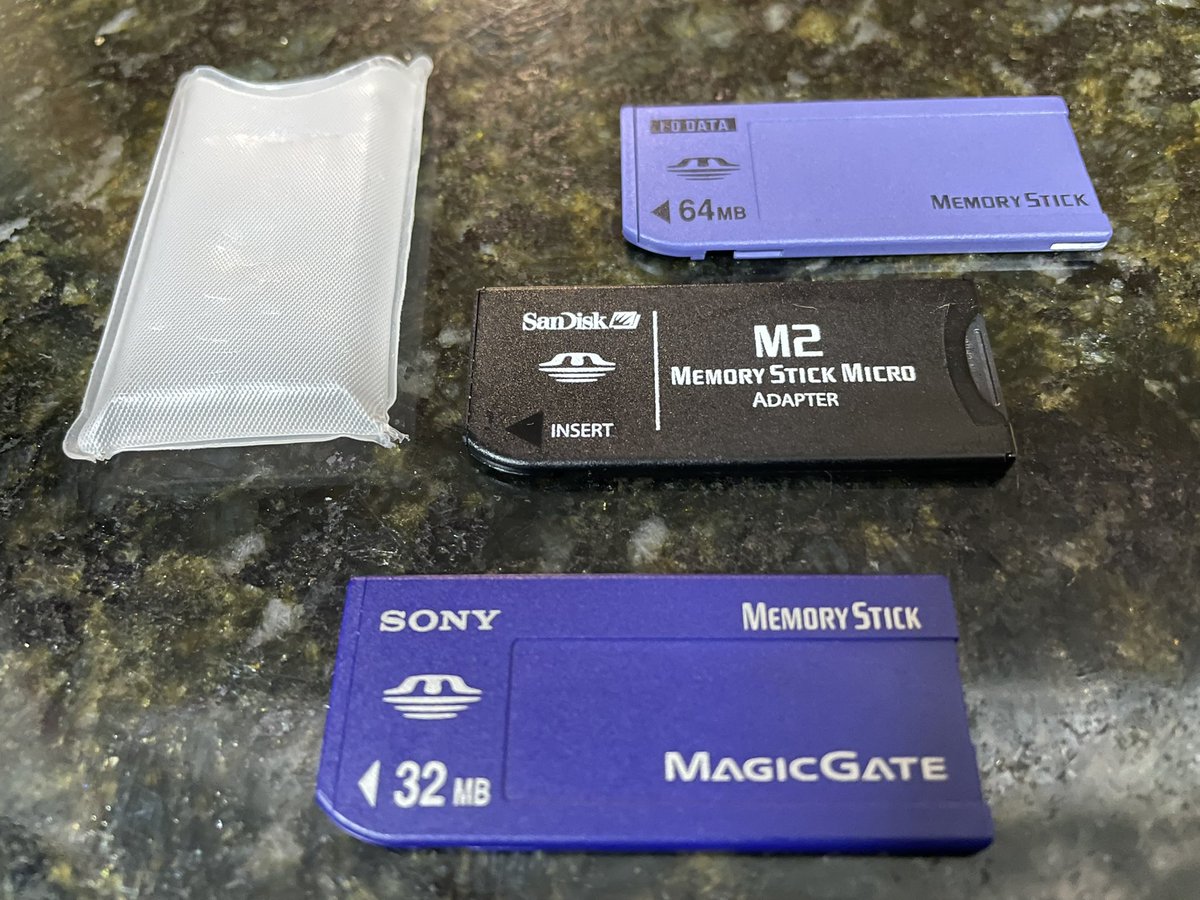 cesarhpaez's tweet image. Quien se acuerda de esto?  #retro #memorystick #sony