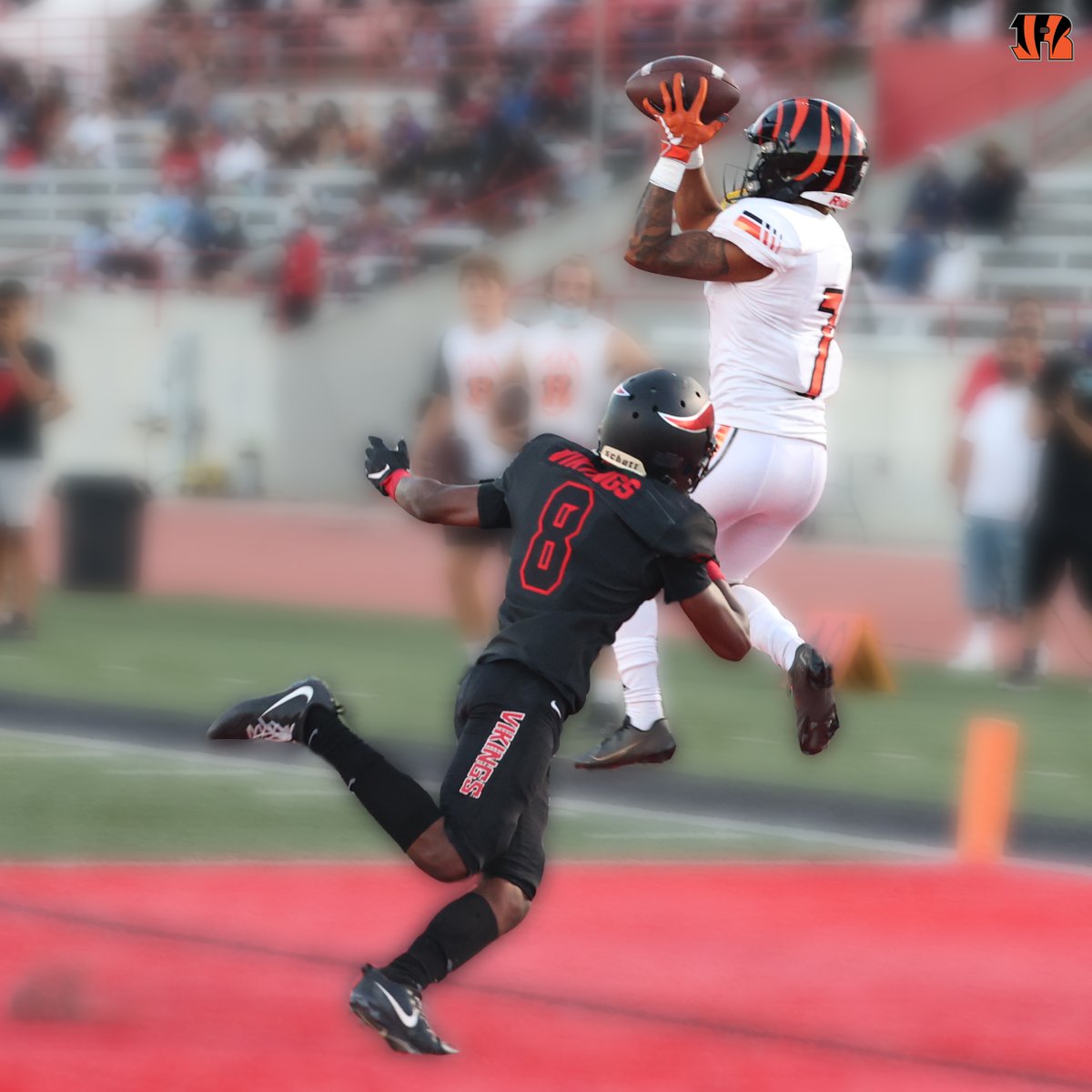rcc_athletics's tweet photo. Nothing like the first 6️⃣ of the season.
Budd Bernie x Marquise Ashley = 💰
#TheCommunitysCollege
@RCCTigerFB https://t.co/OHxbkdrauT