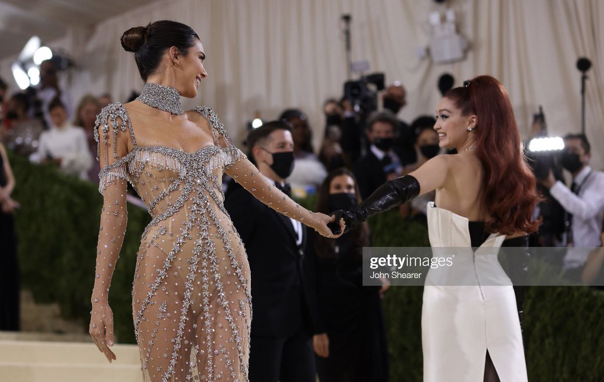 metgalaupdate's tweet photo. Kendall Jenner and Gigi Hadid at the #MetGala #MetGala2021 https://t.co/erTV3qxJdn