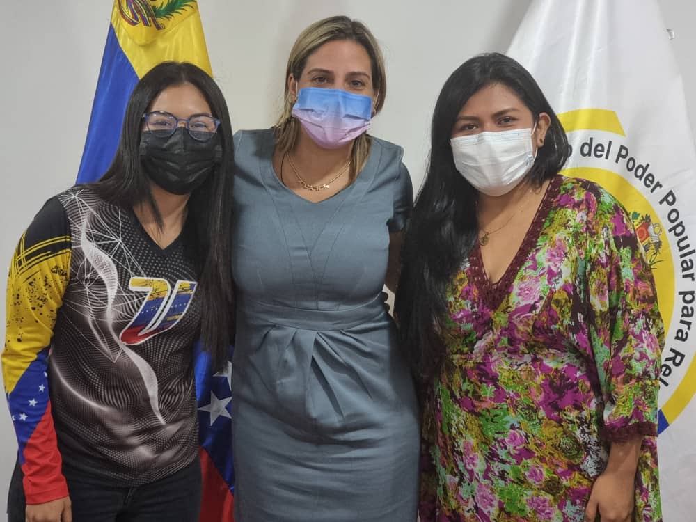 MINPIOFICIAL's tweet image. Conversamos con Alana Zuloaga, Viceministra de Política Interior y Seguridad Jurídica, sobre temas de interés para nuestros pueblos originarios, entre ellos la acreditación de traductores como intérpretes públicos en idiomas indígenas #PorLoHechoEnVenezuela