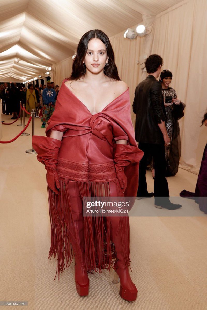 irisvanhoe_'s tweet image. she’s so pretty i can’t even be objective #MetGala2021