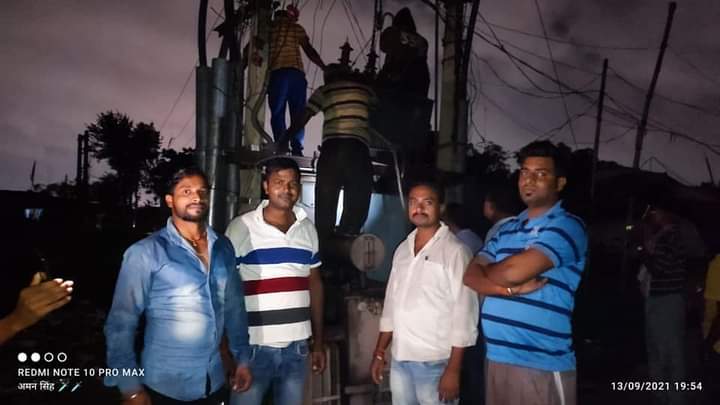 RahulJmm3's tweet photo. पोटका विधानसभा 
जमशेदपुर प्रखंड अंतर्गत बागबेड़ा रामनगर नजदीक शाखा मैदान 100 केवी ट्रांसफार्मर जलने की सूचना माननीय विधायक #संजीव सरदार जी को मिलते ही 6 घंटे के अंदर नया ट्रांसफार्मर उपलब्ध कराएं,,,@SanjibSardarMLA https://t.co/WnVMTyCz9b
