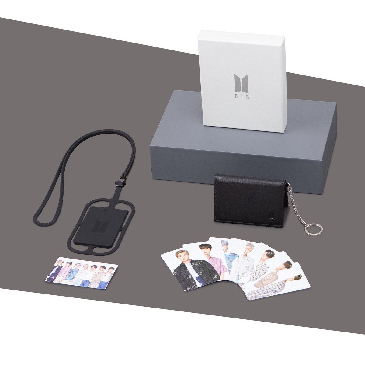 BangtanbbPH's tweet photo. ‼️Secured - limited slots only
BTS WEVERSE CARD OFFICIAL MERCH
Card Wallet with 7 PCs
2450 + lsf
Smartphone Holder with 1 group PC
1650 + lsf
Normal ETA
50% dp
DOP: October 10
Comment or DM us to order
🏷 wtb wts lfb lfs ph
#BTS #WeverseCardMerch #위버스카드 #WeverseCard https://t.co/hShziFbgNH