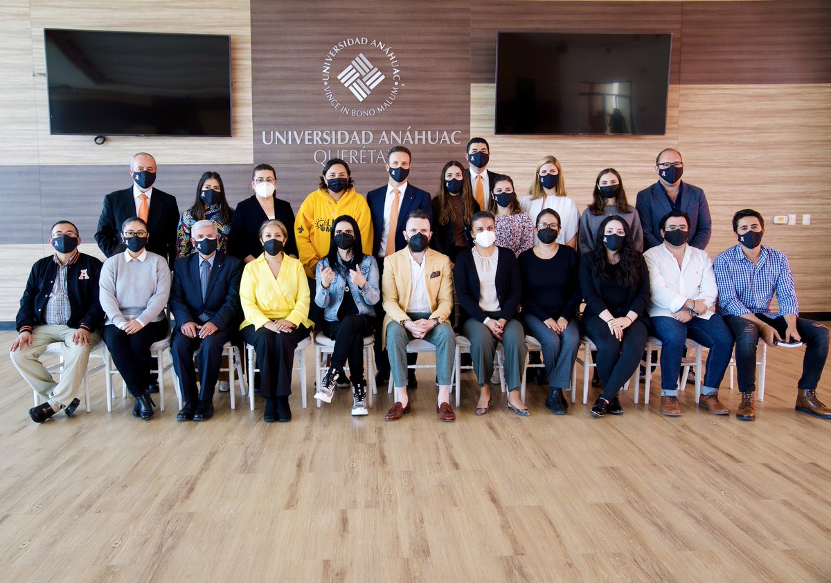 DanielHabif's tweet image. Les comparto que he iniciado una nueva carrera: Licenciatura en Psicología.
En la foto me encuentro con mis profesores de la facultad de Psicología y equipo directivo. Honraré profundamente la profesión.
Agradezco enormemente a mi nueva alma mater la universidad @anahuacqro