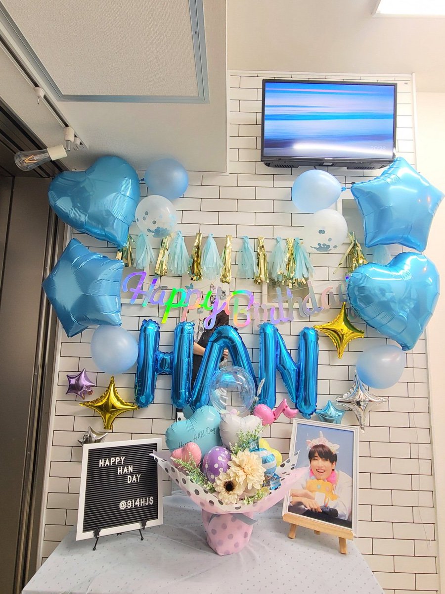 Ing_Cafe's tweet photo. 本日9月14日は#StrayKids  #ハン さんのお誕生日です
おめでとうございます🎂

そして @914HJS 様主催のハンさんお誕生日イベント最終日です

本日15時より主催者様のご厚意により店内の装飾品プレゼント致します

たくさんの #ステイ の皆様のご来店お待ちしております🙇

12時オープンです。 https://t.co/oyNw9fR4fz