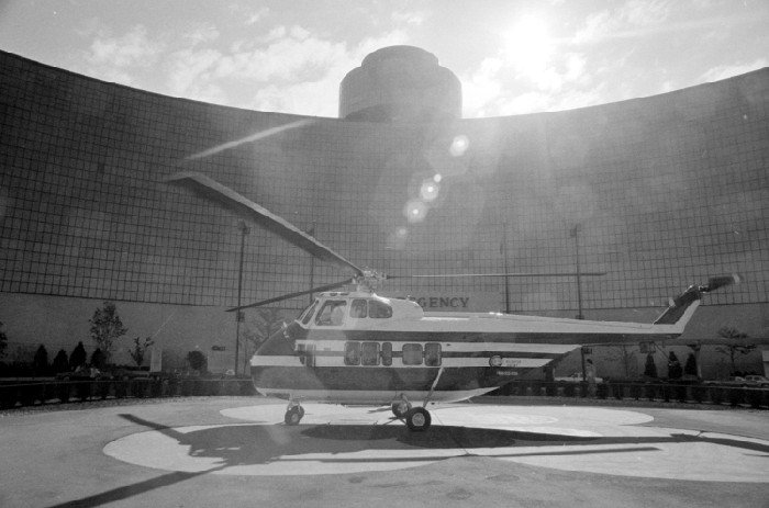 MichiganHist's tweet photo. Helicopter at Dearborn Hyatt Hotel - 1977 Det News pic (WSU Library)
https://t.co/PMhewqptMB https://t.co/vouRvdSDJF