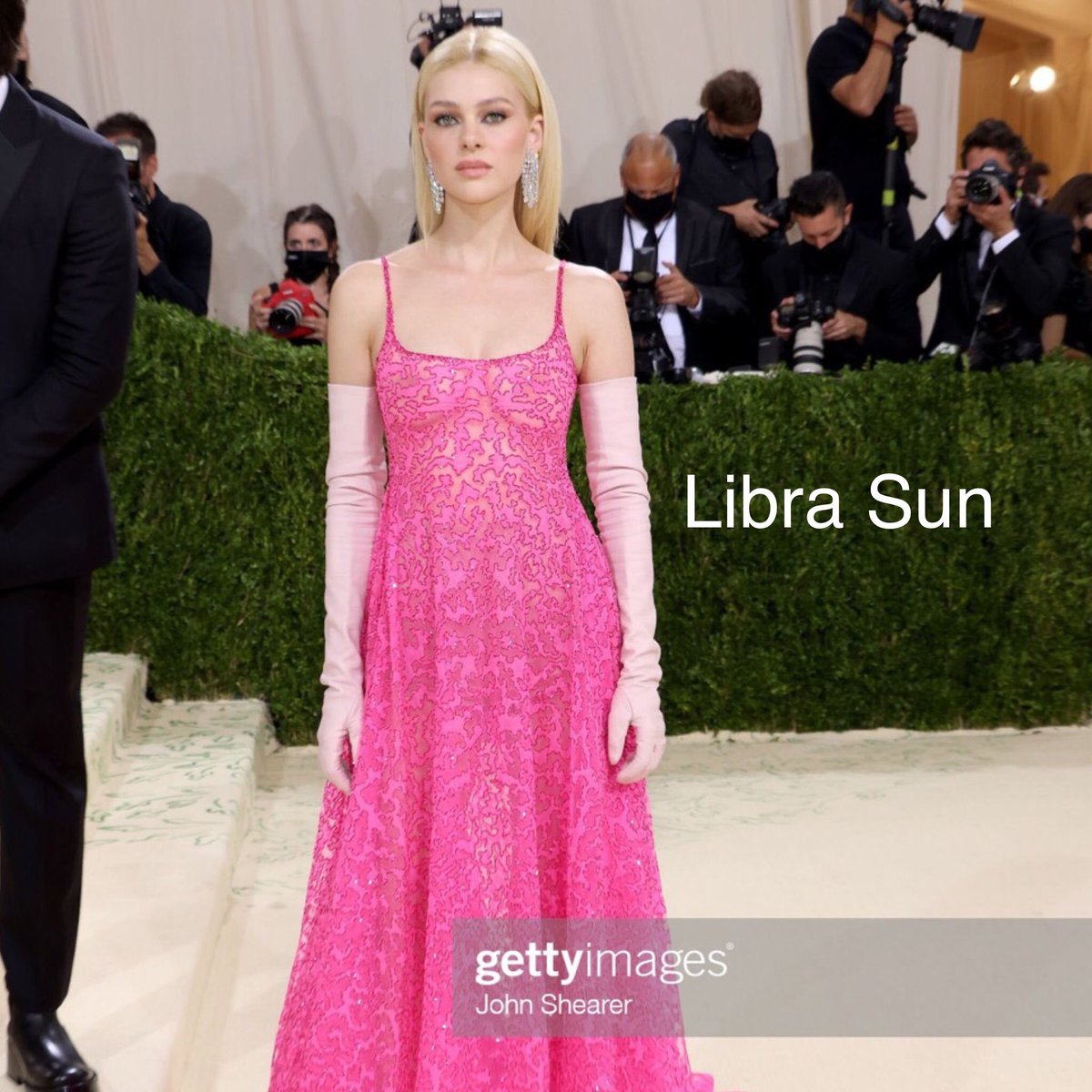 magstrology's tweet photo. Which #MetGala2021 looks are you based on your astrological placements https://t.co/8cnDw5MaBA