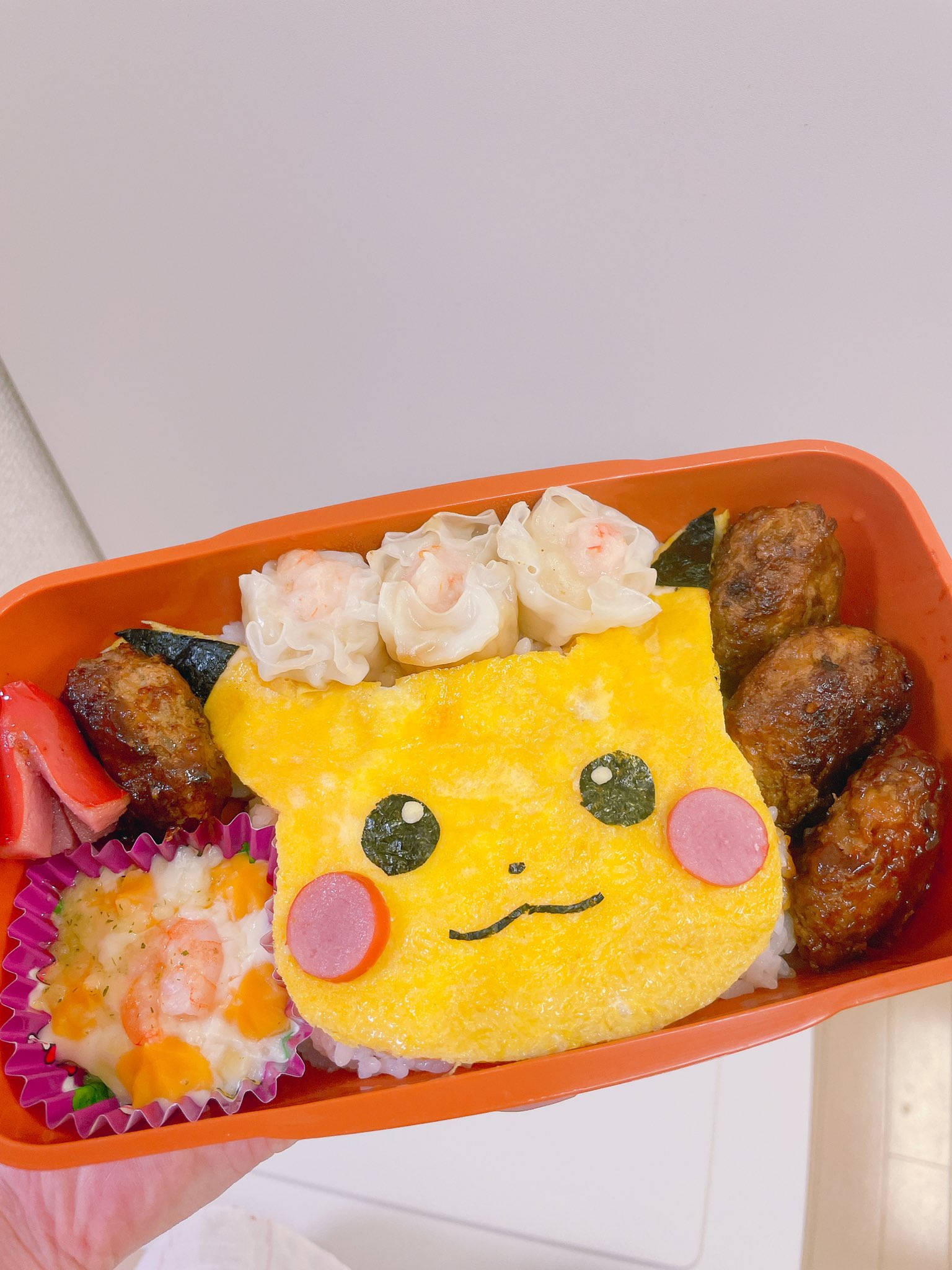 تويتر Calm トイプードル على تويتر 初めてのキャラ弁 この後グリーンリーフ散らしたけどクオリティーが 難しい 笑 そのあとお散歩 朝から色々仕事だとかで疲れてたけどカームが喜んでくれたから散歩きてよかったー トイプードル 犬好きさんと繋がり