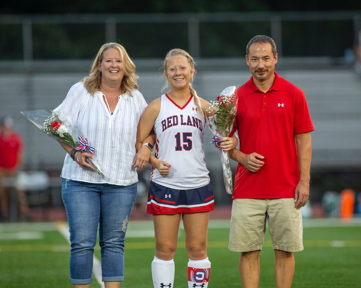 RedLandHS's tweet photo. Congratulations to our @RLFieldHockey Seniors! 💙❤️👏🏻 https://t.co/2dpxC4fvB4