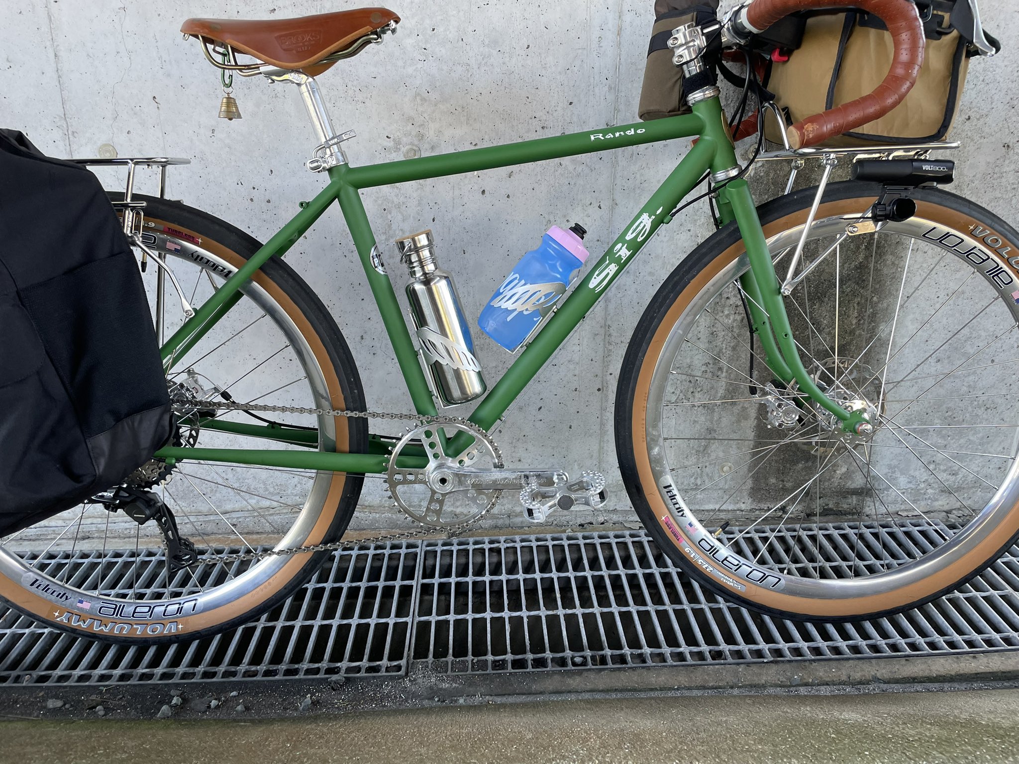 はなちゃん いや走らんし重いやん ってか何がしたいん 買ったら絶対後悔する そんな金あるんなら新しいカーボン買うかホイール買え 全然後悔なんてしてませんけど 愛車に言われた悪口集 T Co Cvmxut7fiv Twitter