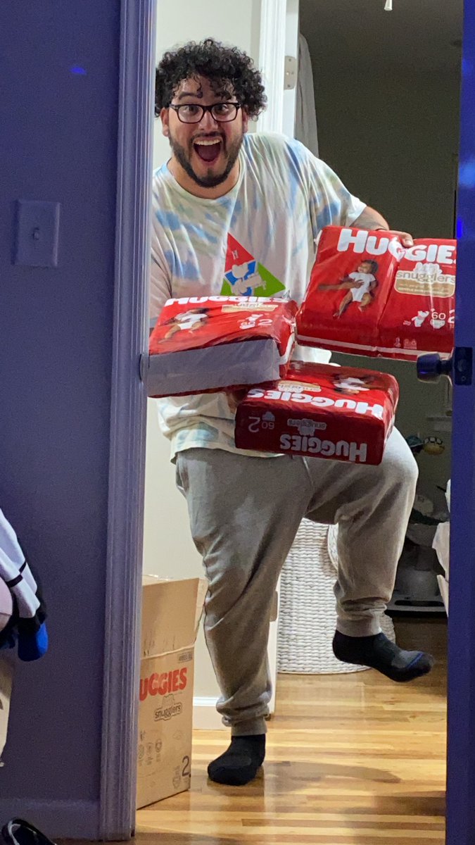 IamCrisCris_'s tweet photo. When a package arrives and it’s all smiles @Huggies #newparentgoals #happybabyhappyparents https://t.co/THc6XGW1R1