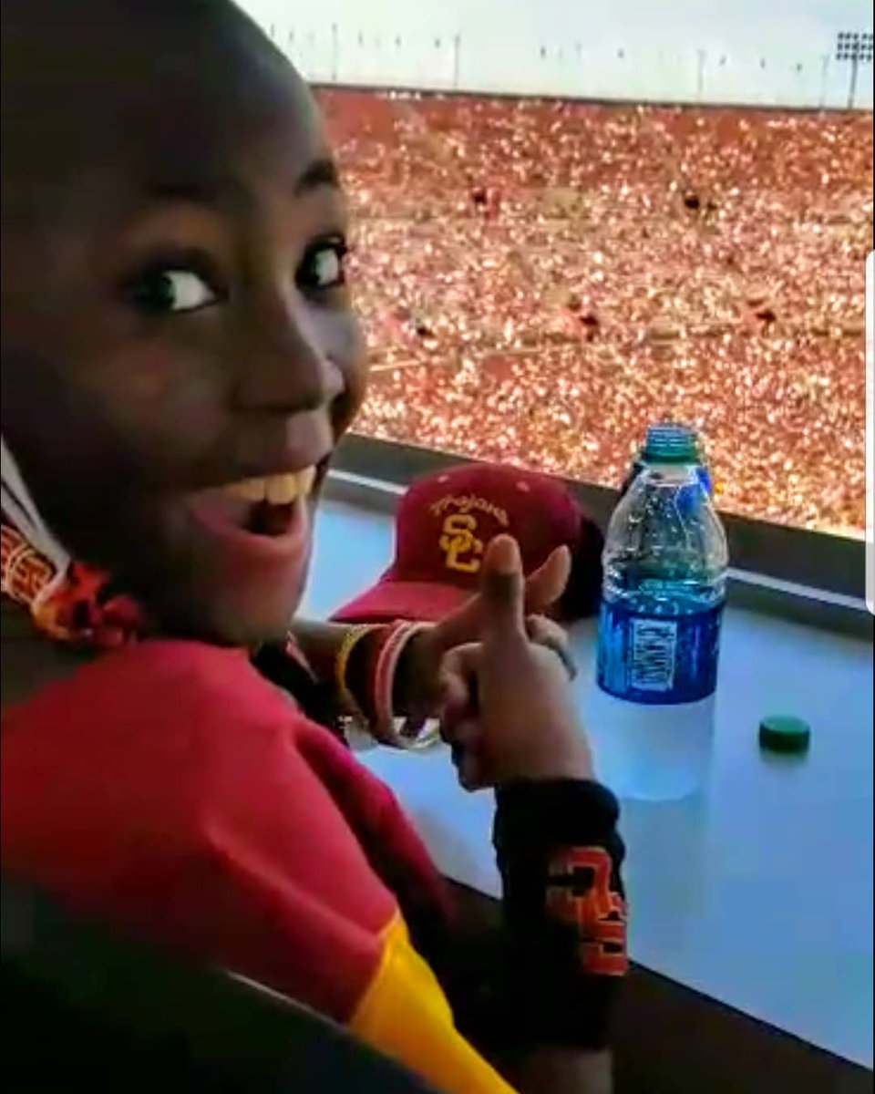 📣 @USCCoachHelton Appreciation Post: Thank U 4 being an amazing person! U gave Taylor the time of his life! U put us in your family suite. U treated us like family. We are forever grateful. I wish U well in all of your future endeavors.
#FightOnForever ✌🏾 #ForTaylor 👼🏾