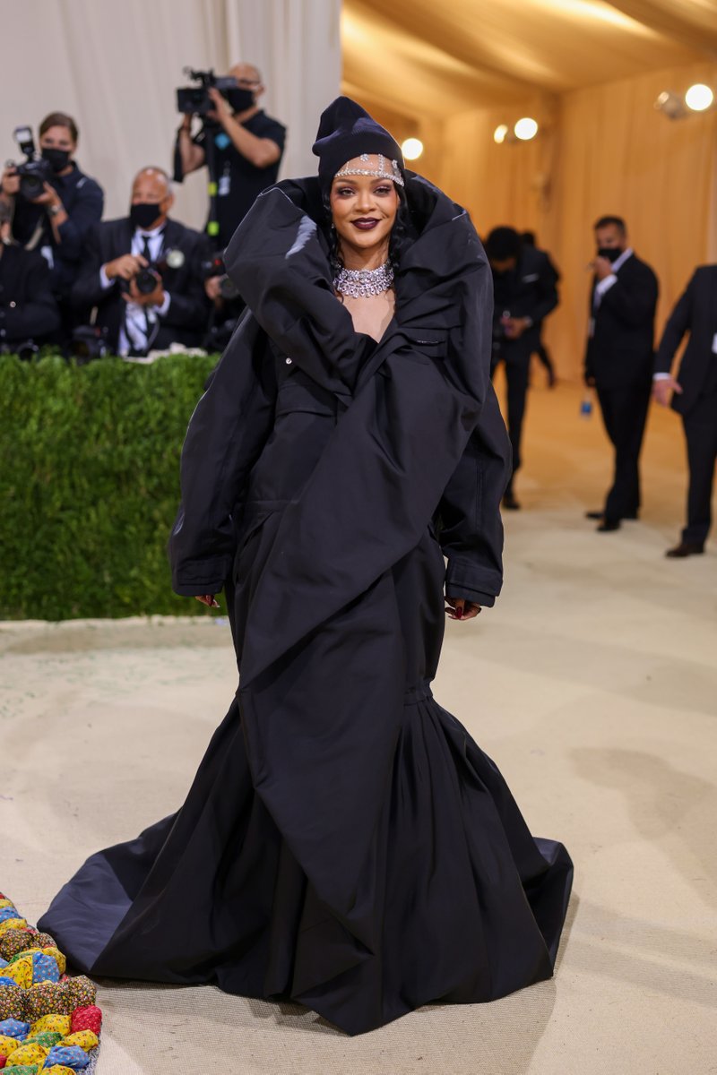TheCut's tweet photo. Just when we thought she might not show up: Rihanna has arrived at the #MetGala red carpet https://t.co/syuU35tT0S https://t.co/5ZsMgubsv5